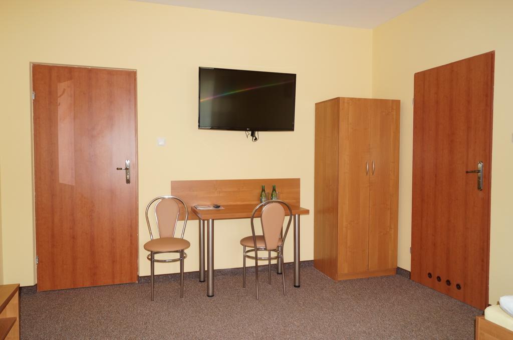 Hotel-Restauracja-Bar Rudka Ostrowiec Świętokrzyski Extérieur photo