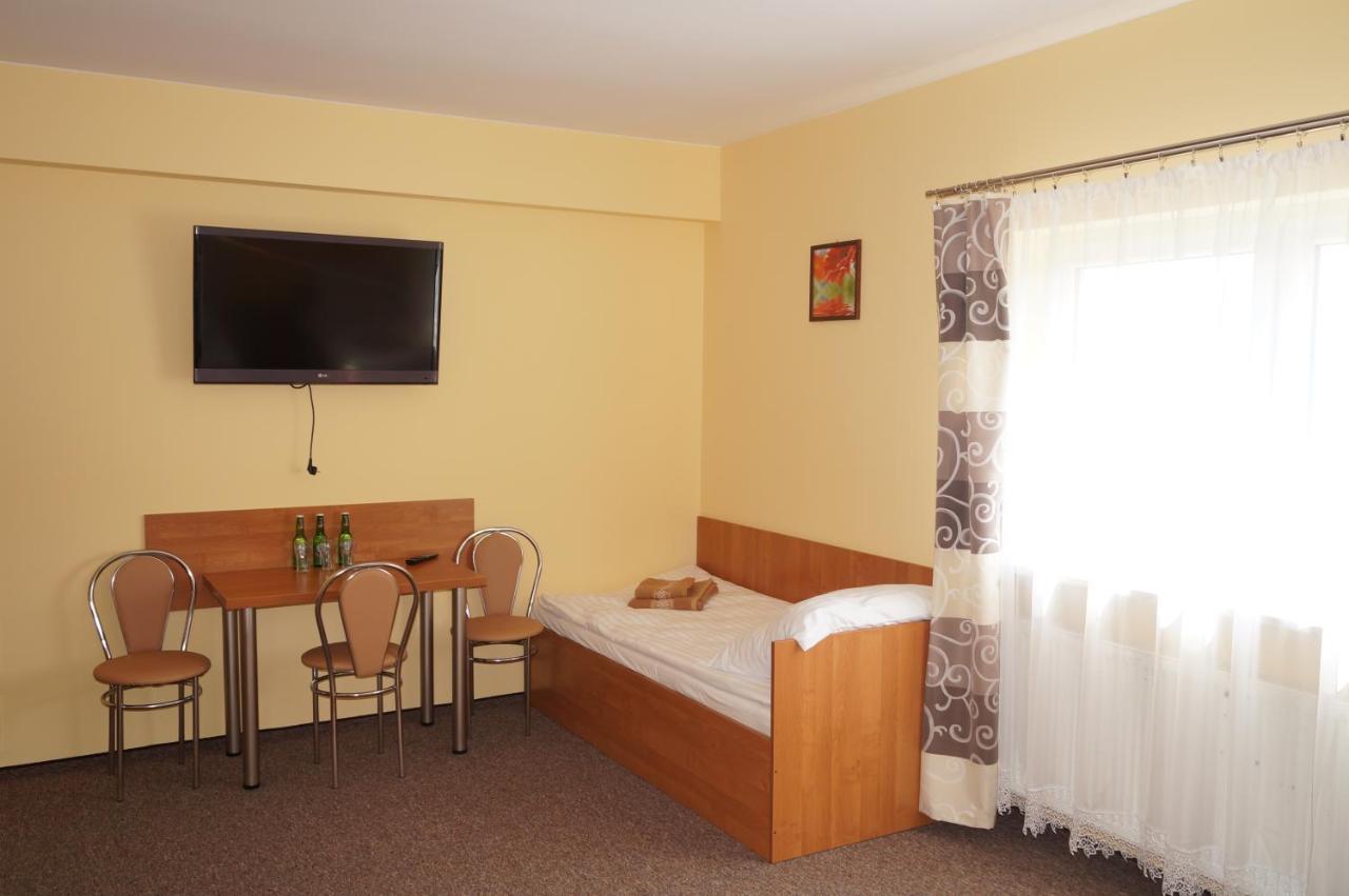 Hotel-Restauracja-Bar Rudka Ostrowiec Świętokrzyski Extérieur photo